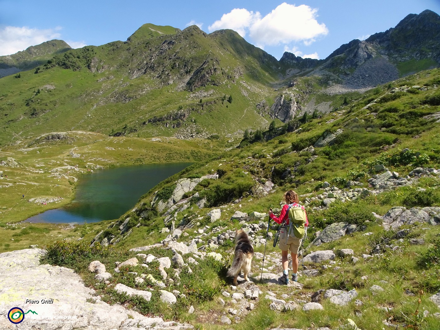35 Dal Lago di sopra scendiamo per traccia al Lago grande.JPG